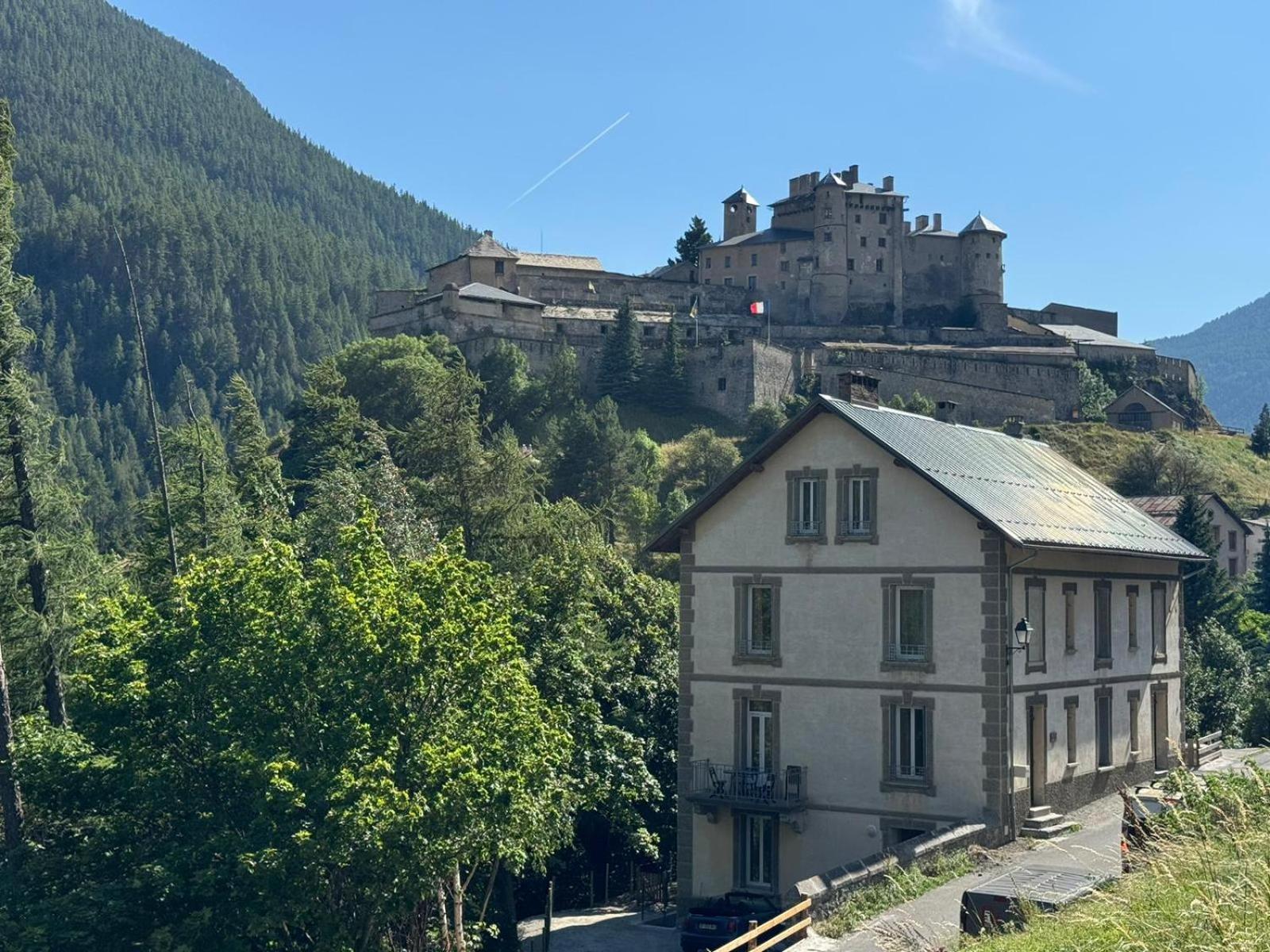 Appartements Confortables Avec Vue Montagne - Residence Villa Belle Fleur Château-Ville-Vieille Exterior foto